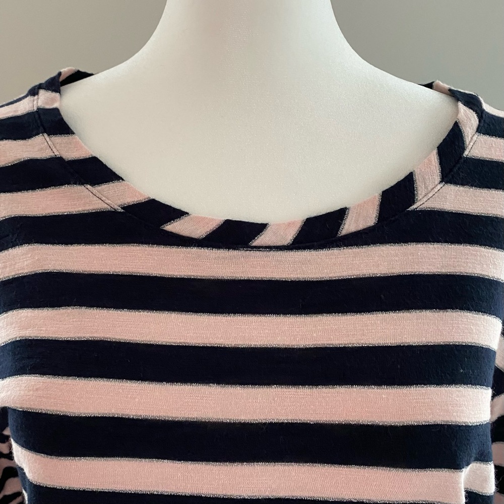 🌸 TALBOTS Short Sleeve Tee Top Pink & Navy w/ a touch of Silver. Size M